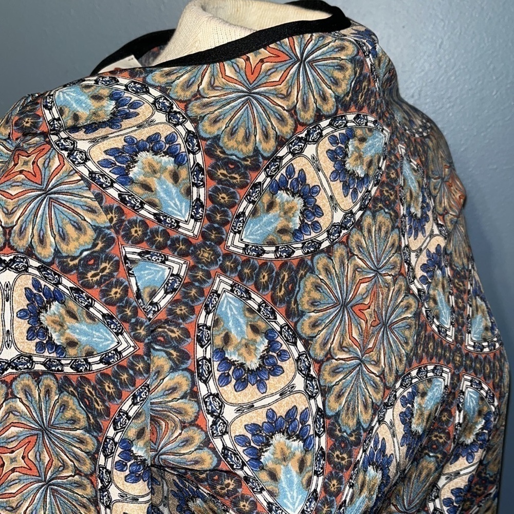 One Clothing Long Sleeve Tunic flare sleeves small multi color pattern - Picture 6 of 9